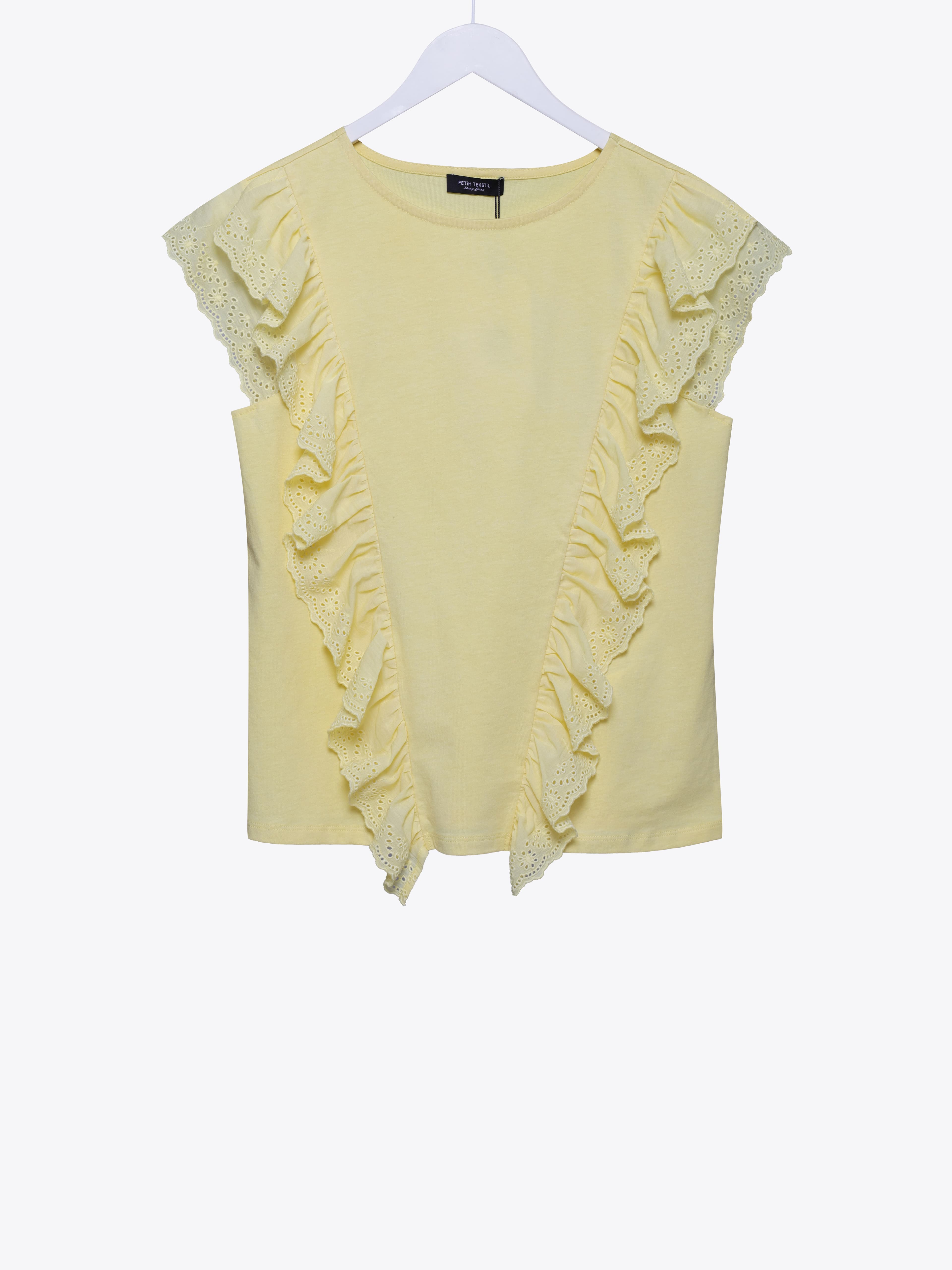 RUFFLE T-SHIRT