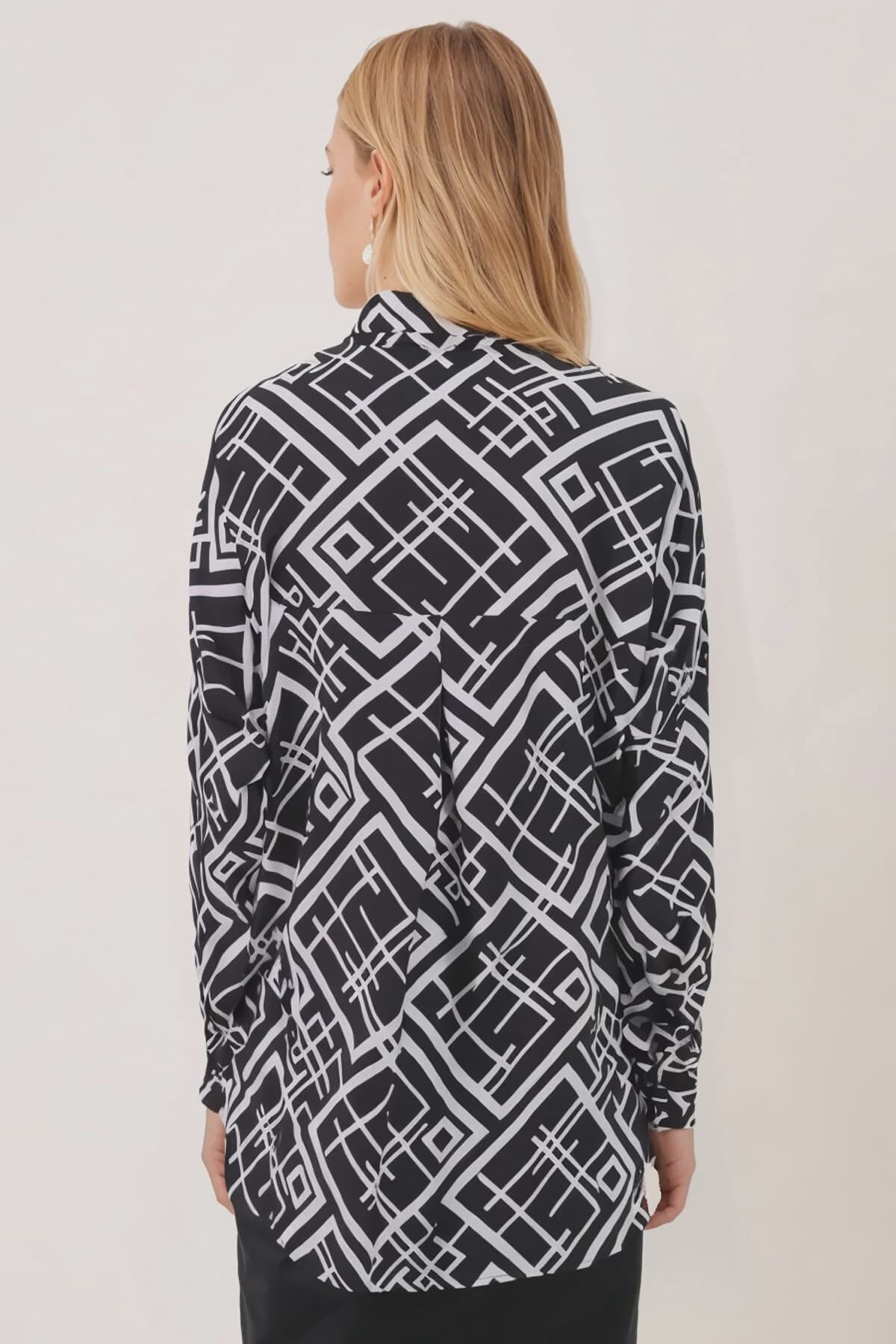 Kadın Siyah Kare Desen Oversize Uzun Basic Tesettür Gömlek ARM-26K001074 4