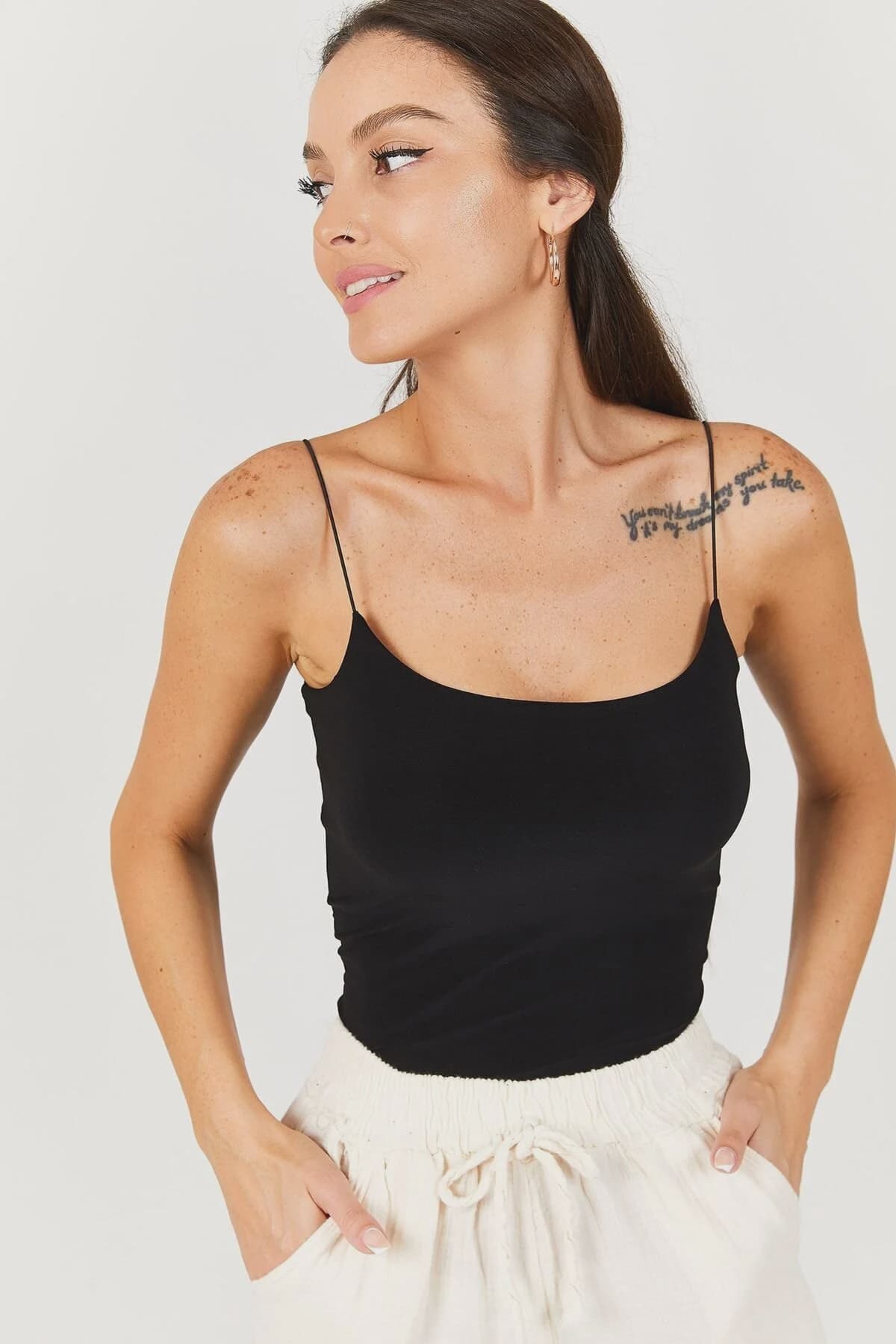 Kadın Siyah İp Askılı Astarlı Crop Bluz ARM-22Y055003