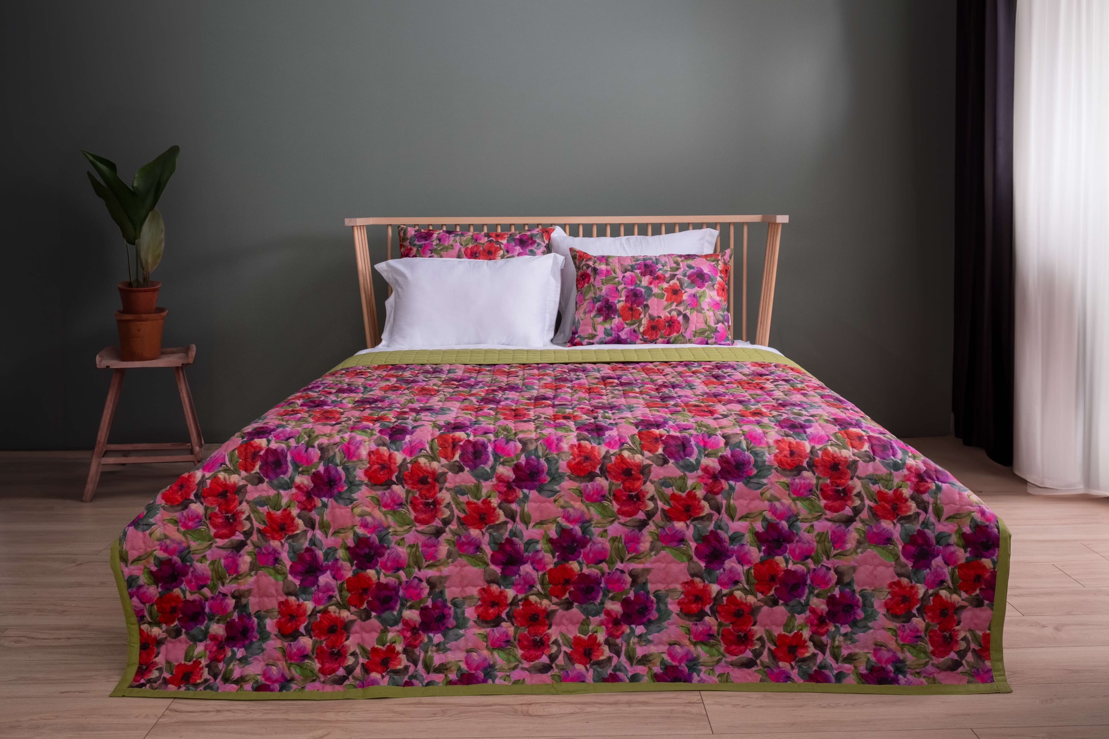 Pinky Floral Kapitoneli Yatak Örtüsü