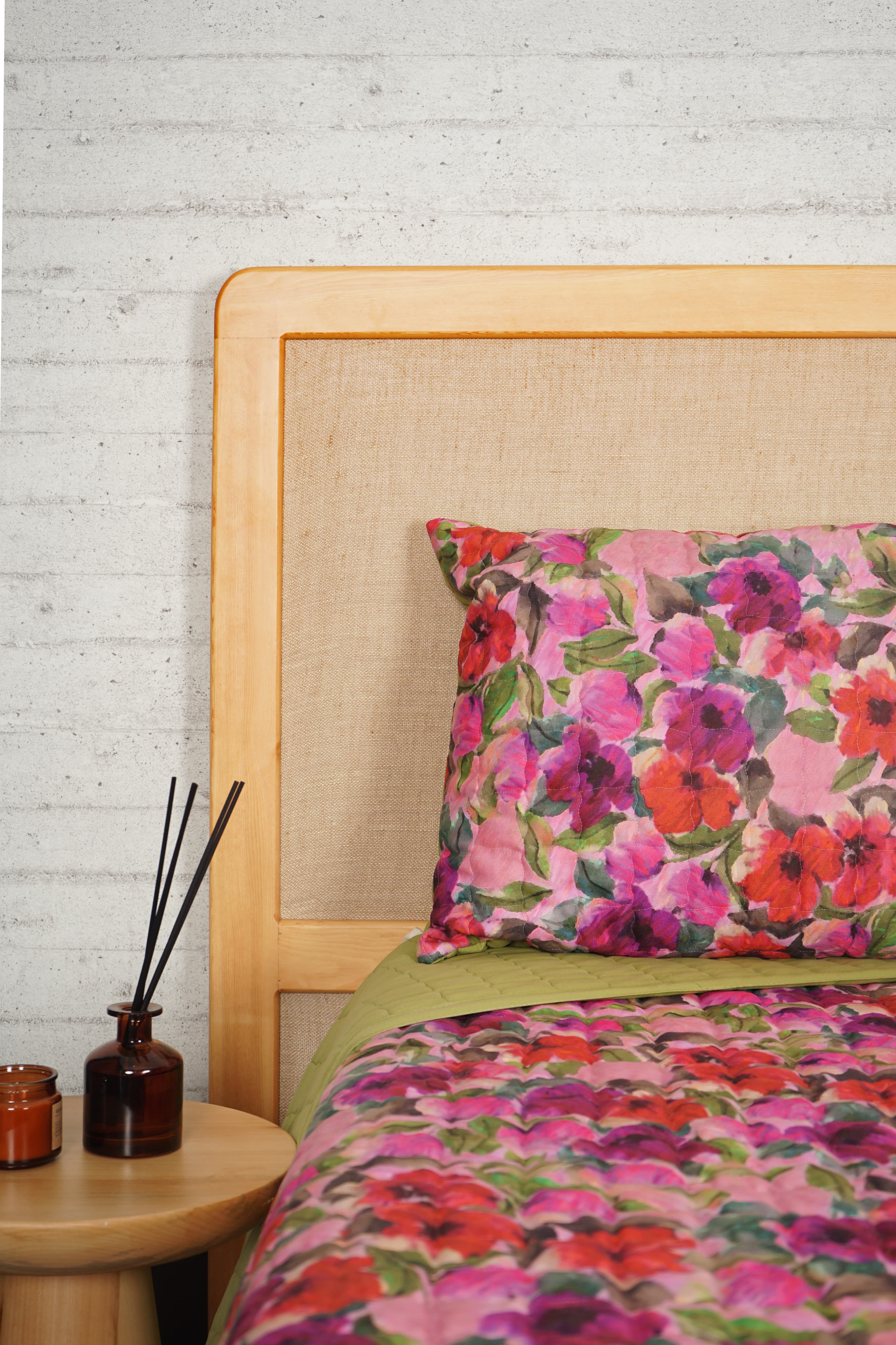 Pinky Floral Kapitoneli Yatak Örtüsü