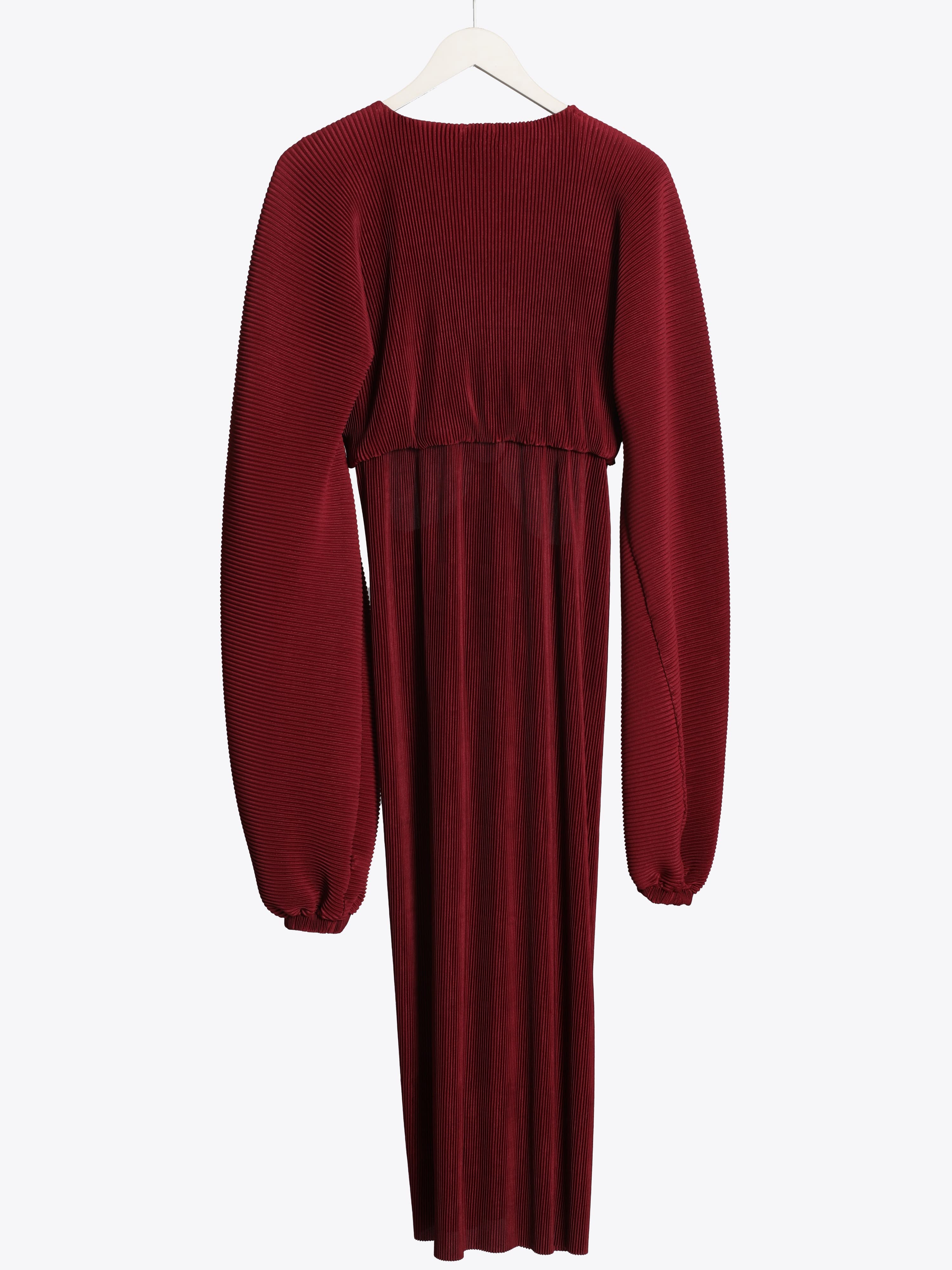 CUT OUT - PLEATED BURGUNDY DRESS 2