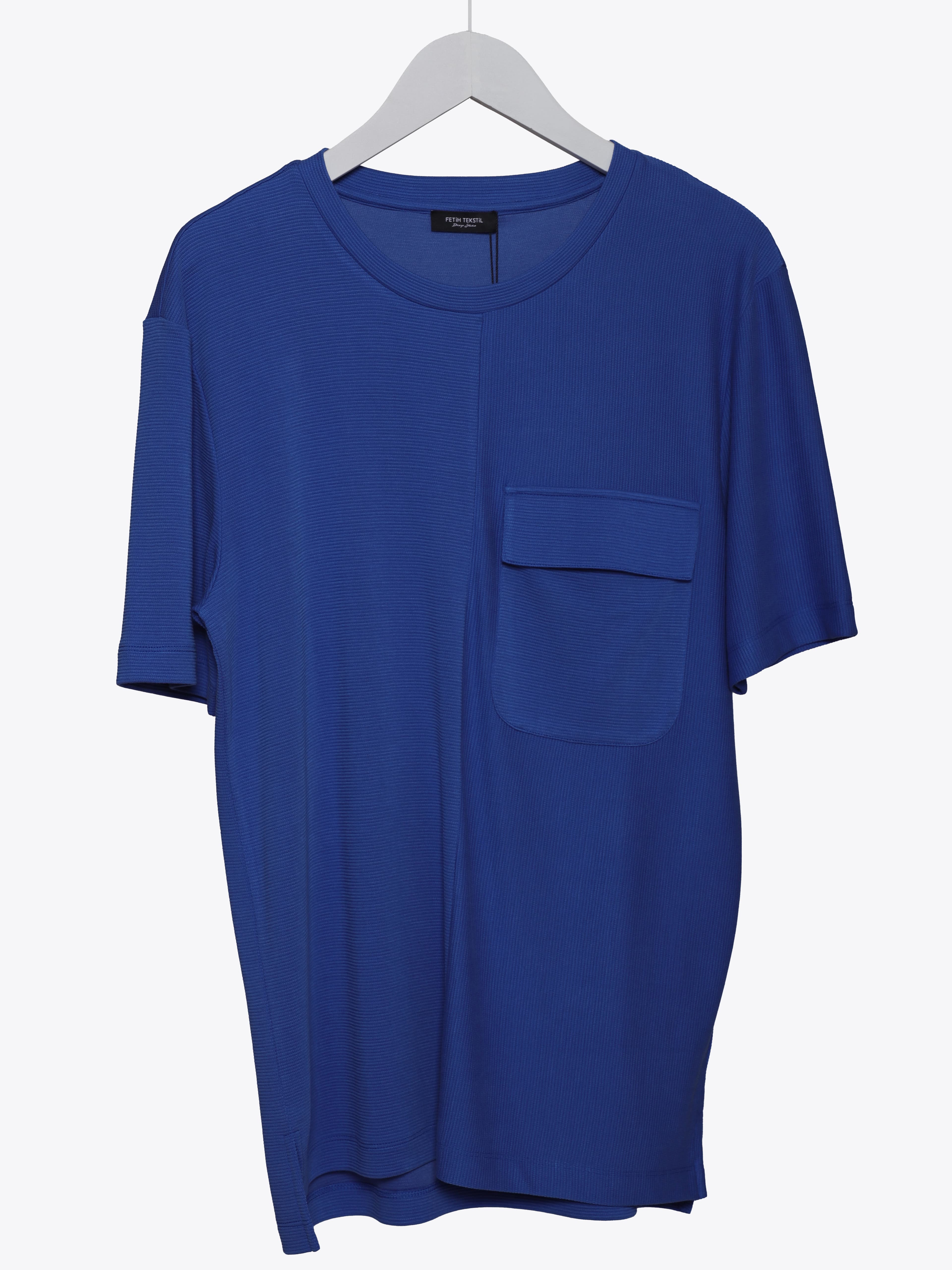 POCKET DETAIL TEXTURED BLOCK T-SHIRT